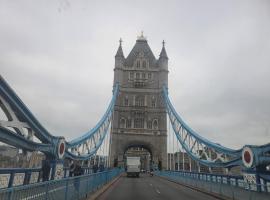 Hotel fotoğraf: WALKING TO TOWER BRIDGE