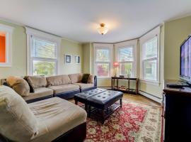 Hotel Photo: 4 - 5 Bed Apt Victorian Beach House in Asbury Park