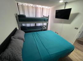 Hotel kuvat: Habitacion Grande con baño privado en departamento compartido