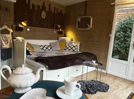 Hotel Photo: The Tiny home avec jacuzzi 5 min du lac du Bourget 10 min d Aix les bains et Chambery