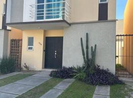 Fotos de Hotel: Hermosa residencia con alberca en Apodaca