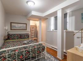 A picture of the hotel: Quaint Suite #1 in Historic Area