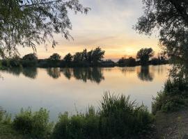 Woodlakes Park By Liv Retreats, hotell sihtkohas Kings Lynn