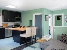 ホテル写真: Comfy Apt, Top Floor, Excellent Kitchen