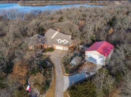 Hotel Foto: Quiet 1 Acre Lake House Nestled in the Woods 4B/4B