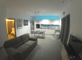 호텔 사진: Stunning Penthouse. Fully A/C 95sqm one bedroom