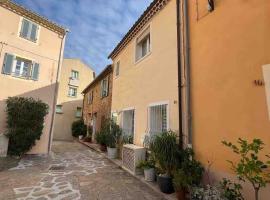 A picture of the hotel: Apartment Bormes Village