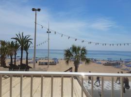 รูปภาพของโรงแรม: Benidorm Levante Beach Front Line