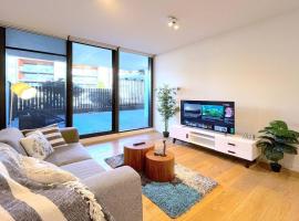 Hotel fotoğraf: Brilliant Quay Blvd Apt Close to Wyndham Harbour