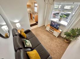 Semi-detached 1-Bedroom Chalet at Maryville Caravan Site - Uddingston, Glasgow, Hotel in Uddingston