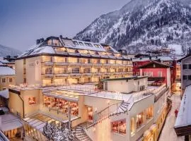 Hotel Norica - Thermenhotels Gastein mit dem Bademantel direkt in die Therme