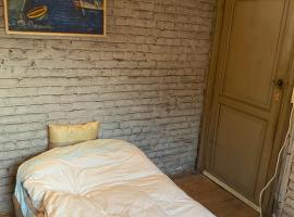 酒店照片: Brussels Guesthouse - Private bedroom and bathroom