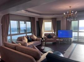 Фотография гостиницы: Apartment in Maadi with a Nile View شقه في المعادي على النيل مطله بالكامل