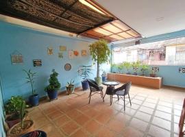 Hotel foto: Cheerful 6BR Town House @ Geortown for 5-14pax by Cohans