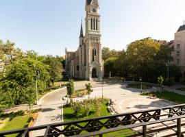 Hotel fotografie: Bakats Ter Apartment with Balcony Overlooking Church Square