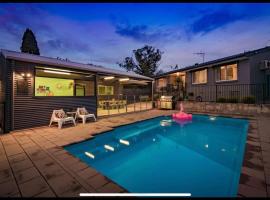 Hotelfotos: Resort style home pool spa sauna