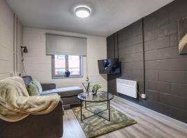 A picture of the hotel: #71 Phoenix Court By DerBnB, Industrial Chic 1 Bedroom Apartment, Wi-Fi, Netflix & Within Walking Distance Of The City Centre