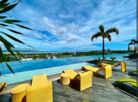 Mactan Newtown Condo with Pool access, hotel v destinaci Mactan