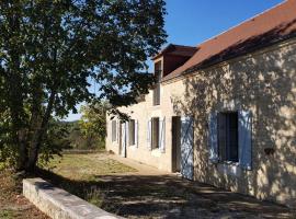 होटल की एक तस्वीर: Gîte de France Gîte de duroux 3 épis - Gîte de France 6 personnes 134