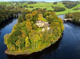 Hotel Foto: 6* Lux 2 Bed Cottage on Island Near Lake District