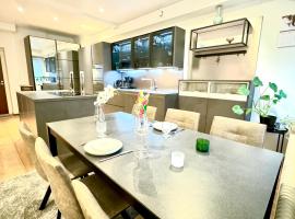 รูปภาพของโรงแรม: Turku Central Luxury Modern Cozy Flat 69m2