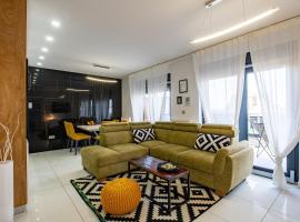 होटल की एक तस्वीर: Penthouse Apartman Roko