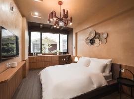 Hotel fotografie: Ukiyo 3 bedrooms house 5' walk to Hanoi Flag Tower