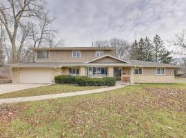 Fotos de Hotel: Convenient Racine Home 4 Mi to Lake Michigan!