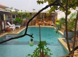 Le Palmier, hotel in Saint-Philippe