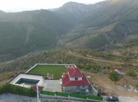 A picture of the hotel: harika manzaralı havuzlu villa