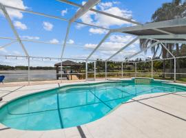 호텔 사진: Lake House Westchase area. Heated Pool Waterfront!