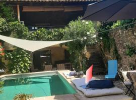 Hotelfotos: Maison typique provençale - Piscine privée - Clim