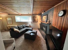 ホテル写真: Spacious Retreat w/ Hot Tub. Perfect for Families