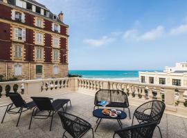 Hotel Photo: BLUE MOON KEYWEEK Seafront Apt with large Terrace and Parking Biarritz