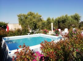Hotel Photo: Villa Maria con piscina - La Casita & El Mirador Apartments