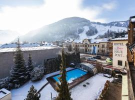 Upside Down Town Hotel Neue Post, hotel in Zell am See