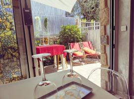 Hotel Photo: Rifugio di Giusy, apartment with swimming pool