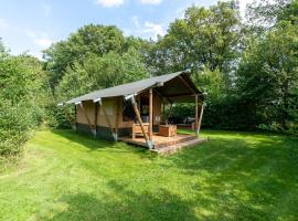Safari tent 2 op Wellness Camping en B&B Stoltenborg, hotel in Winterswijk-Meddo