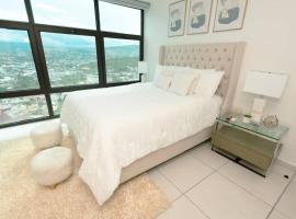 A picture of the hotel: Luxury 3BR Penthouse in Astria 1408