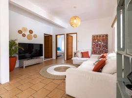 Hotel Photo: Comfortable 2 bedroom villa with pool