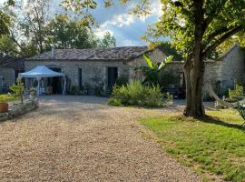 Hotel foto: Maison de Vacances avec Piscine Privée en Dordogne