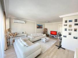 Hotel Photo: Impressive flat in the heart of Alsancak