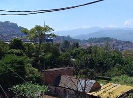 รูปภาพของโรงแรม: Apartamento Vista Linda en la Mitad de Medellin