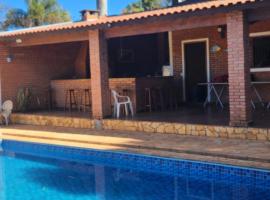 Hotelfotos: Chácara com piscina em Amparo/Pedreira