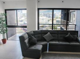 Hotel Photo: Luxury Penthouse with Stunning Views of El escalon