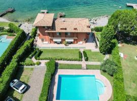 Hotel foto: Villa Giovanna with swimming pool & private jetty