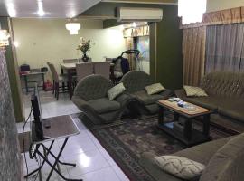 Zdjęcie hotelu: Furnished apartment for rent in Mohandseen - Cairo