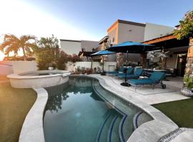 होटल की एक तस्वीर: Upscale 3BR house in Ventanas with Pool & Hot Tub