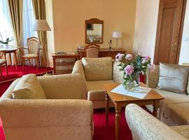 Hotel Slunce, хотел в Ухерске Храдище