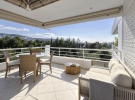 รูปภาพของโรงแรม: Athenian Riviera Seaview apartment